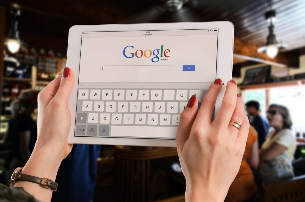 UaWeb Marketing hjälper dig med en professionell hemsida som rankas högt av sökmotorerna och syns på Google